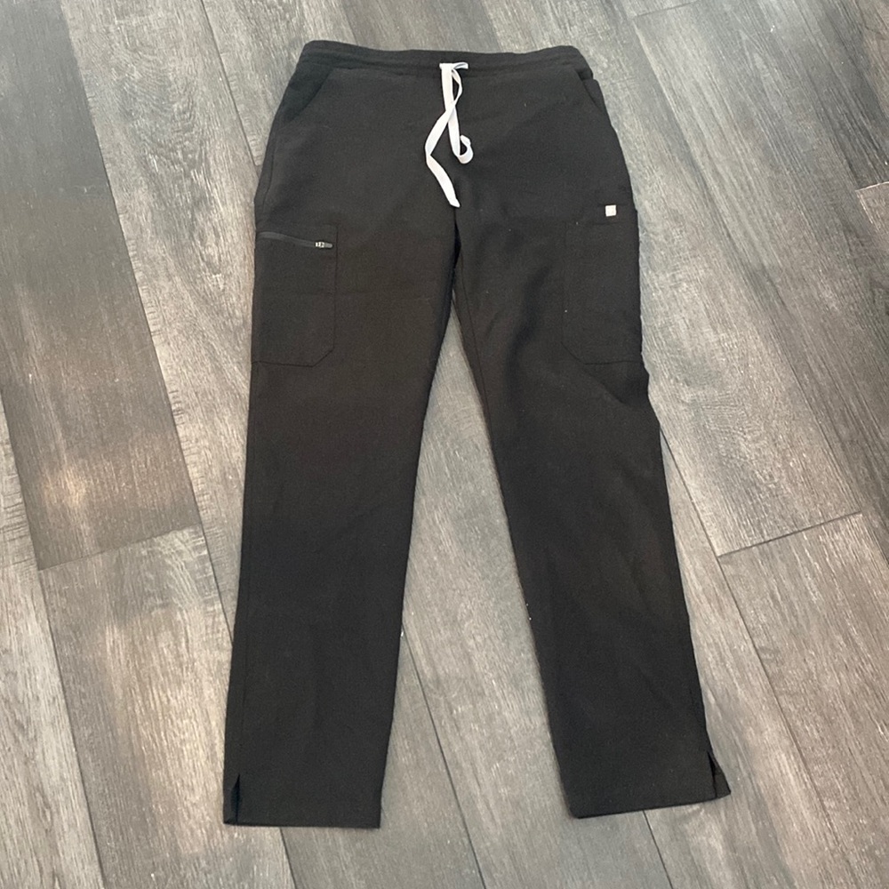 FIGS Yola scrub pants (black)